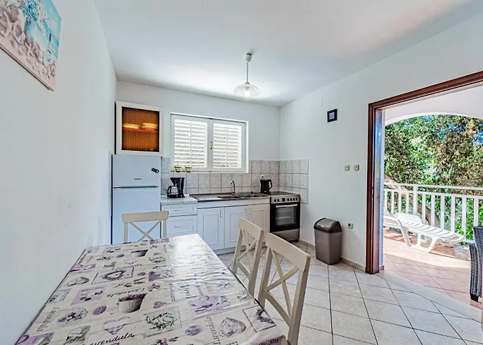 Apartment Roza 1 By Guide *